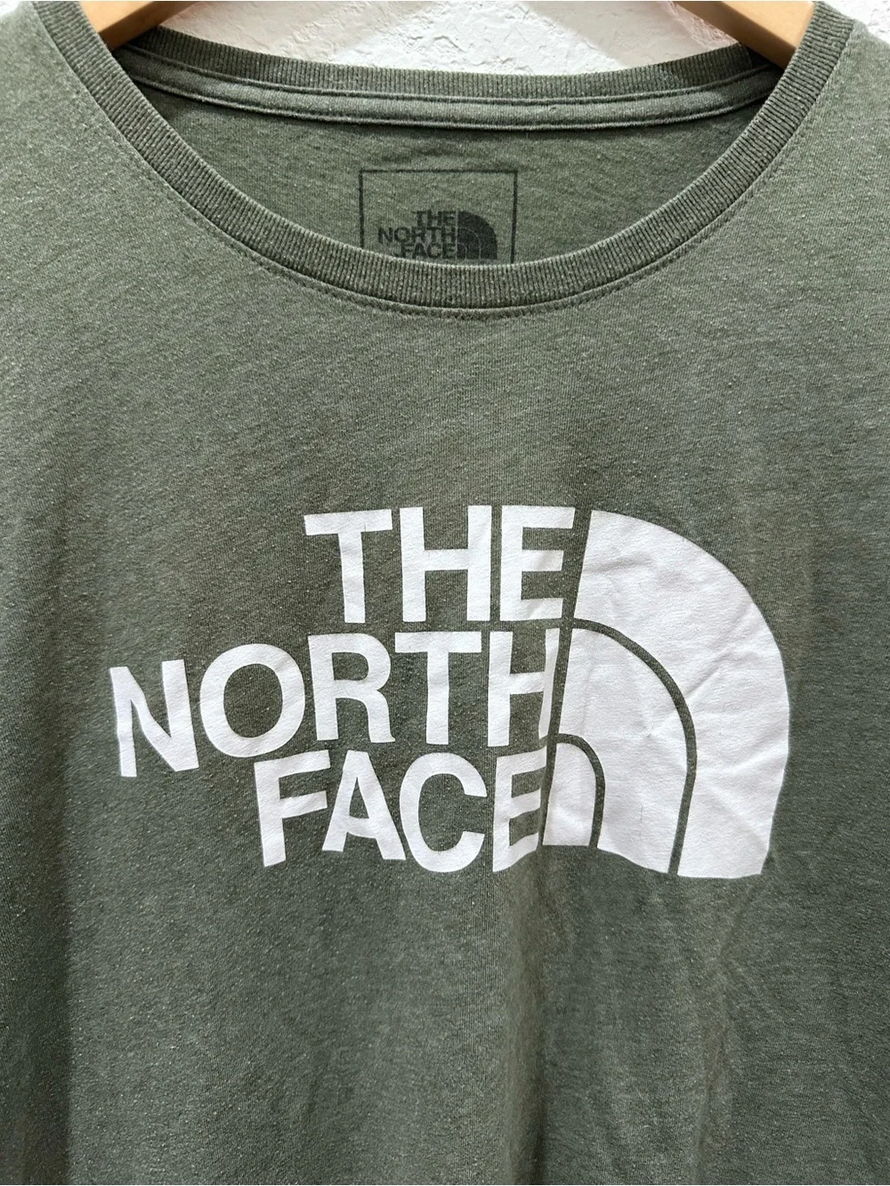The North Face Olive Green Logo Graphic T-Shirt Women’s Medium - Picture 2 of 4